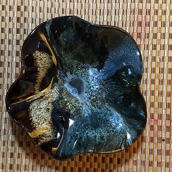 Pottery decorative dish